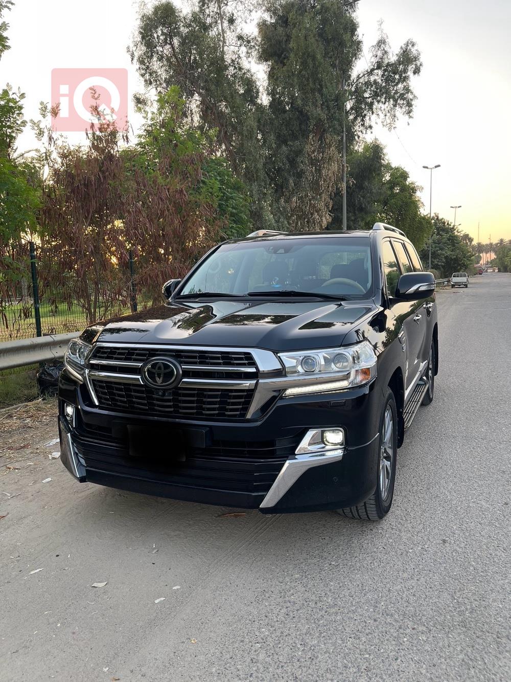 تۆیۆتا لاند کروزەر